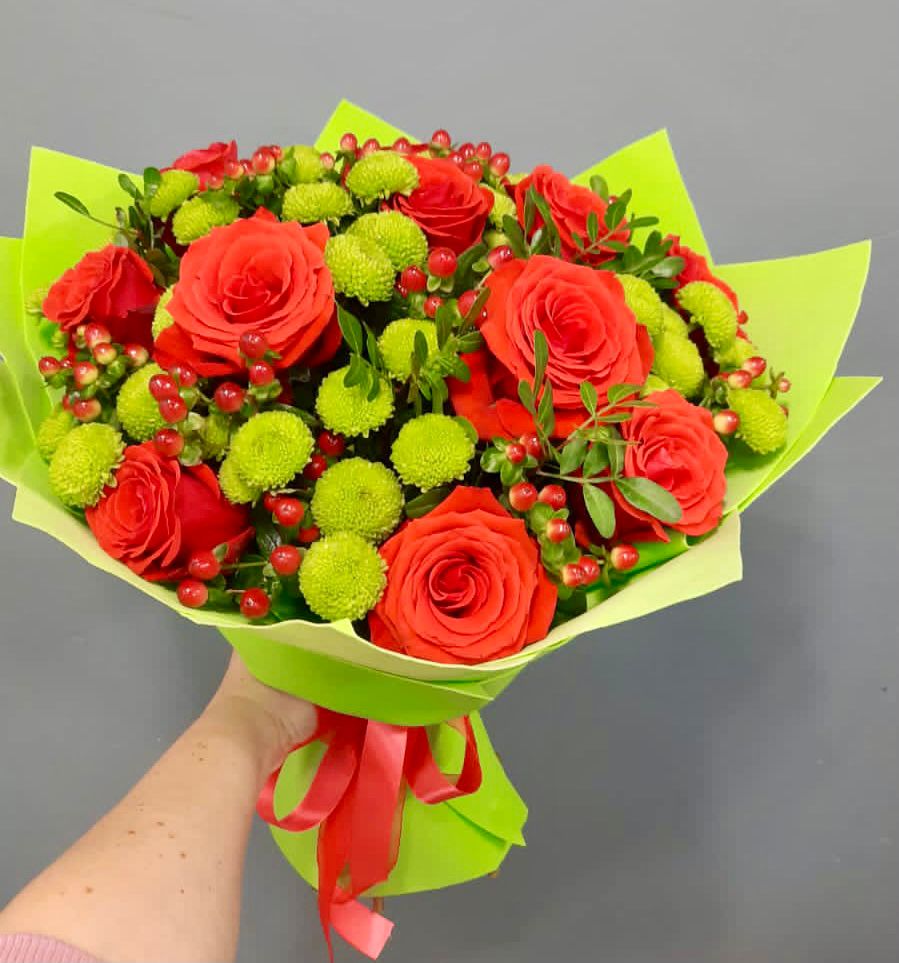 Букет цветов из: Хризантемы и Розы в Мочилы