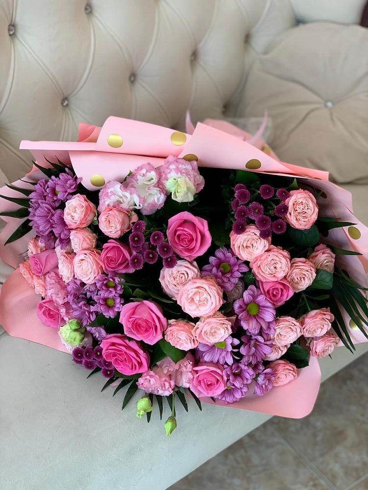 Букет цветов из: Хризантемы, Розы и Лизиантусы в Мочилы