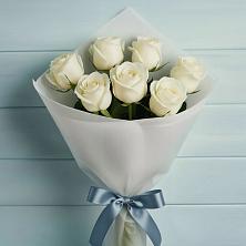 Букет 7 Белых роз Эдлесс Лав в Мочилы