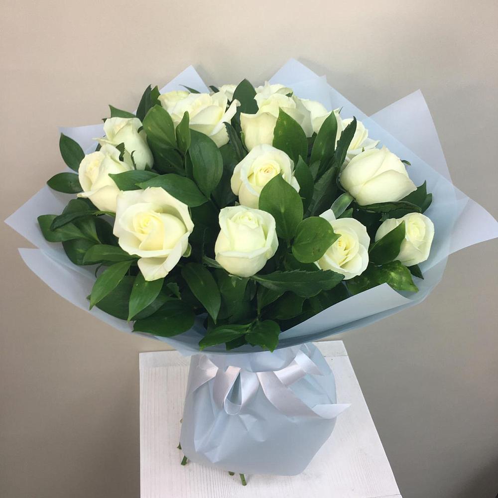 Букет 15 Белых роз Проуд в Мочилы
