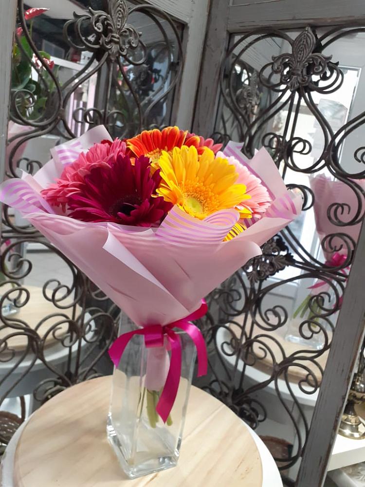 Букет цветов из: Герберы в Мочилы