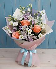 Букет цветов из:  Лизиантусы, Розы, Альстромерии и Гипсофила в Мочилы