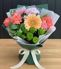 Букет цветов из:  Гвоздики, Розы, Герберы и Хризантемы в Мочилы