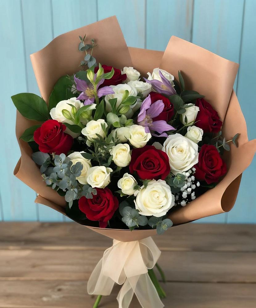 Букет цветов из: Розы и Альстромерии в Мочилы